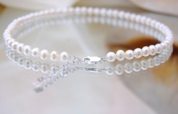 Нежно колие *Класика* от бели естествени перли, 6мм 